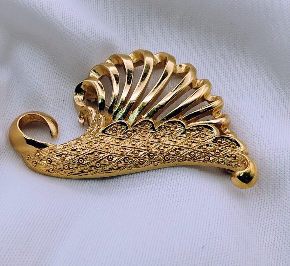 Vintage Signed Monet Gold Tone Cornucopia Horn of Plenty Brooch Pin